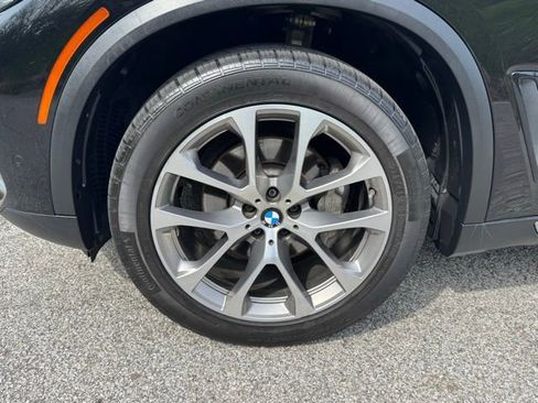 Used 2019 BMW X5 xDrive40i w/ Premium Package AWD/4WD image 2