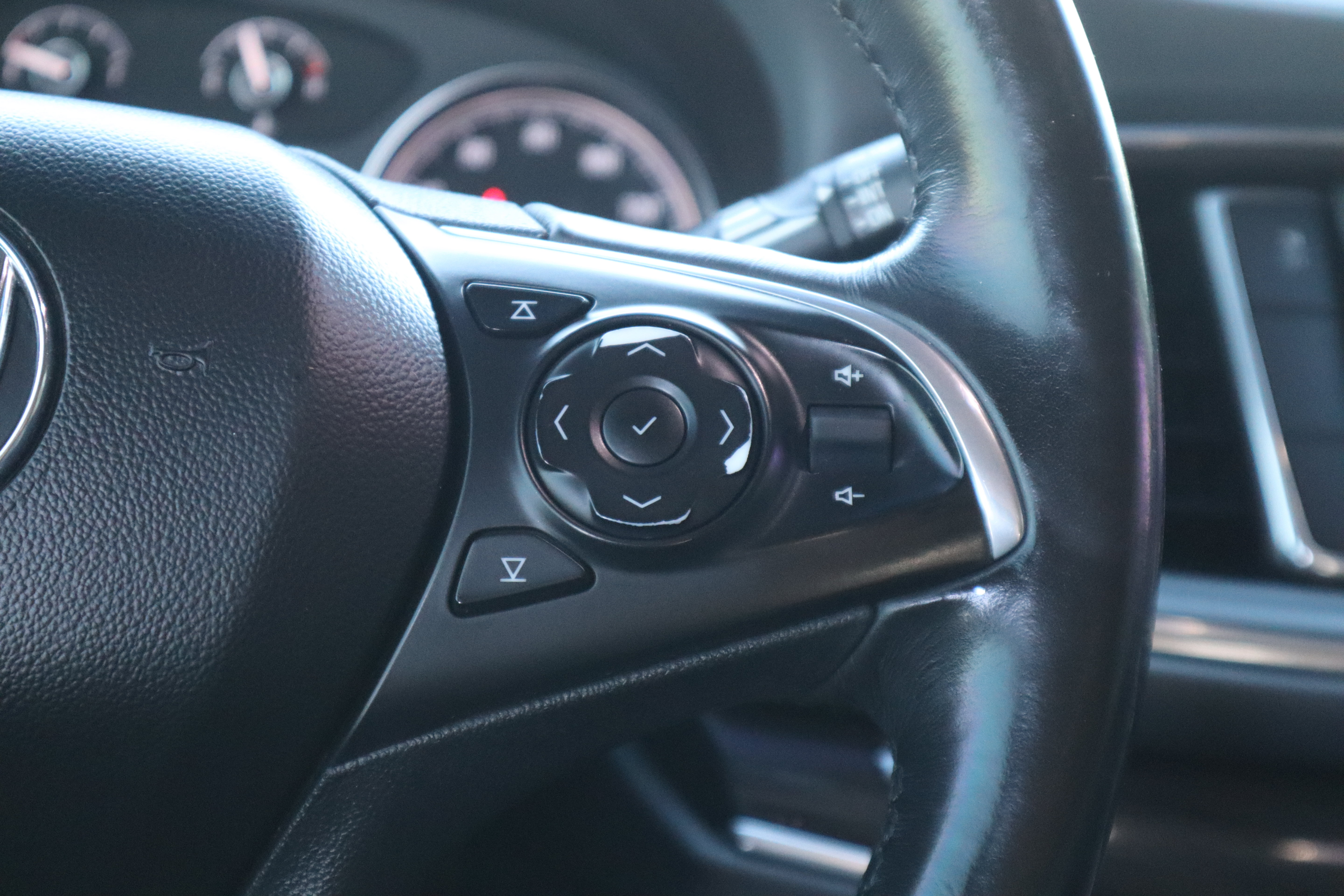 Used 2020 Buick Enclave Essence FWD image 17