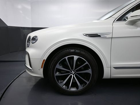 Certified 2024 Bentley Bentayga Plug-In Hybrid image 12