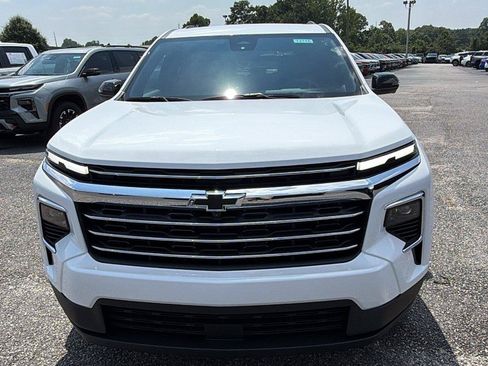 New 2026 Chevrolet Traverse LT w/ Driver Confidence Package FWD image 2