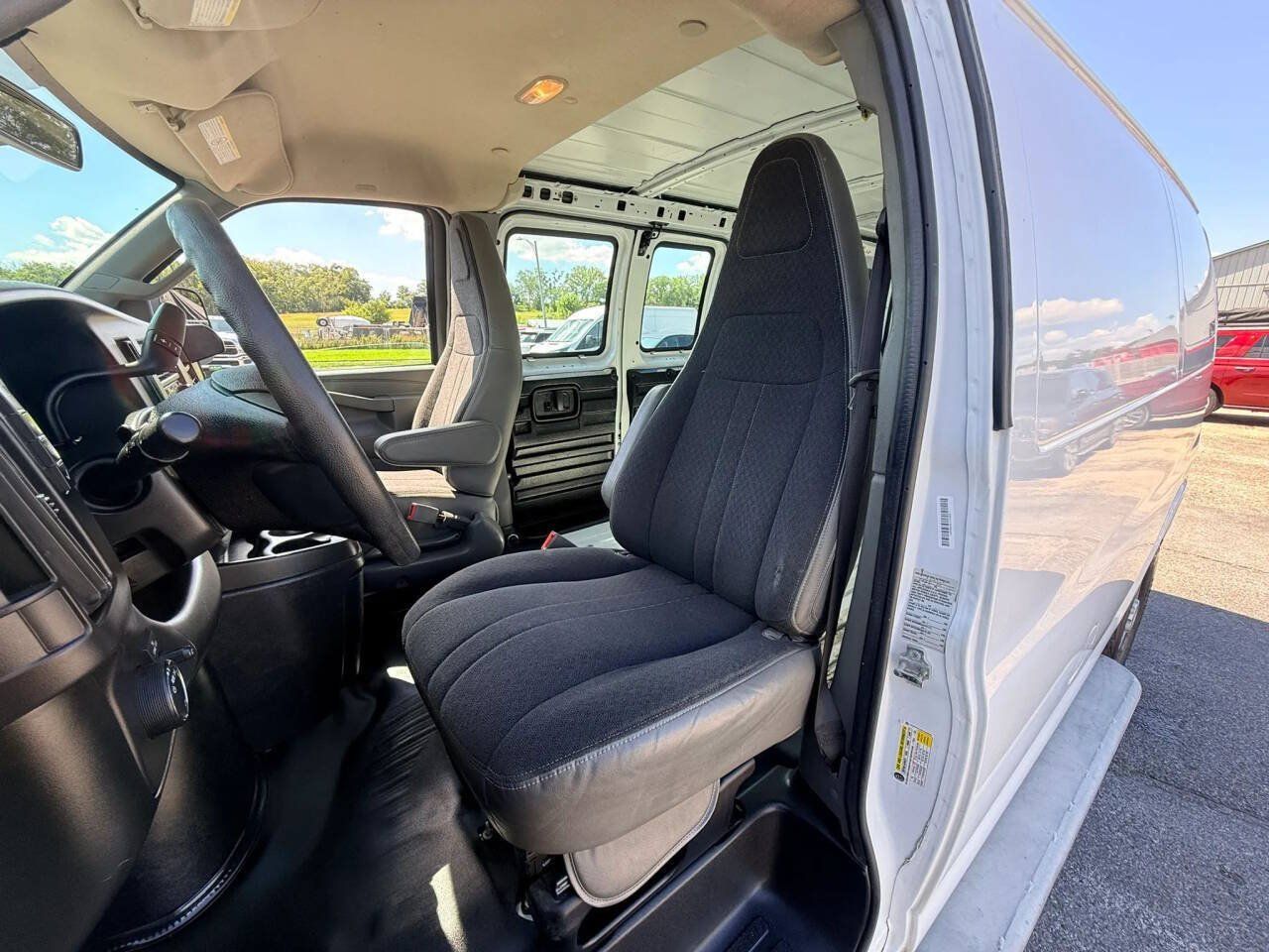 Used 2018 Chevrolet Express 2500 w/ Driver Convenience Package RWD image 8