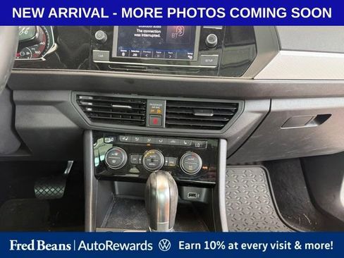 Used 2019 Volkswagen Jetta SE w/ Cold Weather Package FWD image 13