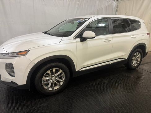 Used 2019 Hyundai Santa Fe SE image 2