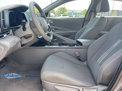Used 2023 Hyundai Elantra SEL FWD image 9
