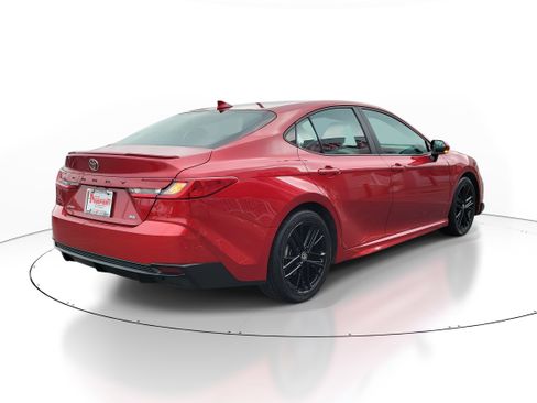 Used 2025 Toyota Camry SE FWD image 4