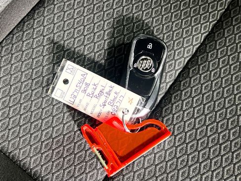 Used 2018 Buick Regal Preferred image 37