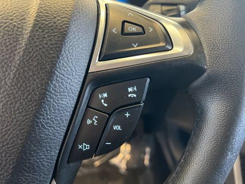 Used 2017 Ford Fusion SE w/ Equipment Group 602A FWD image 19