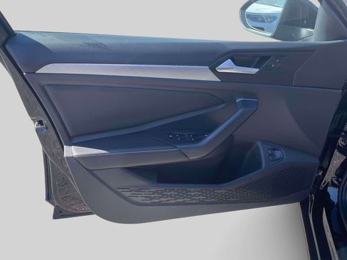 Used 2023 Volkswagen Jetta SE w/ Panoramic Sunroof Package FWD image 16