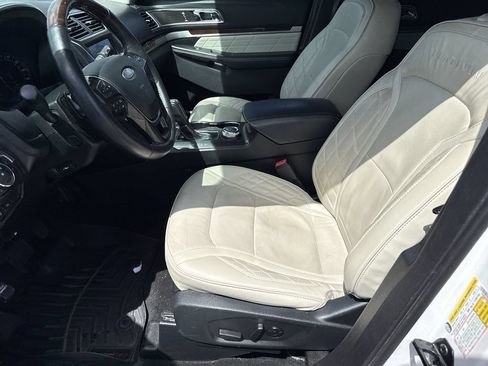 Used 2019 Ford Explorer Platinum AWD/4WD image 12