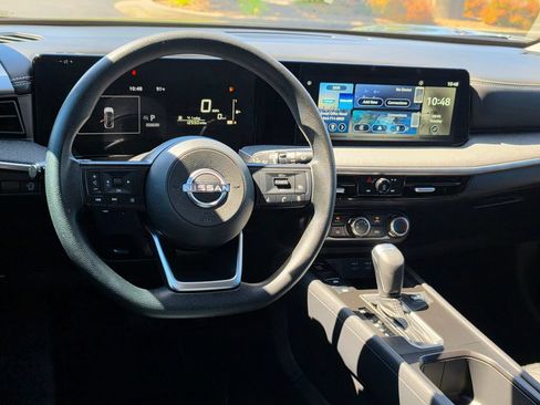 Used 2025 Nissan Kicks SV FWD image 34