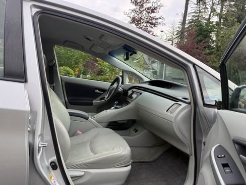 Used 2010 Toyota Prius Five w/ Navigation Pkg FWD image 13