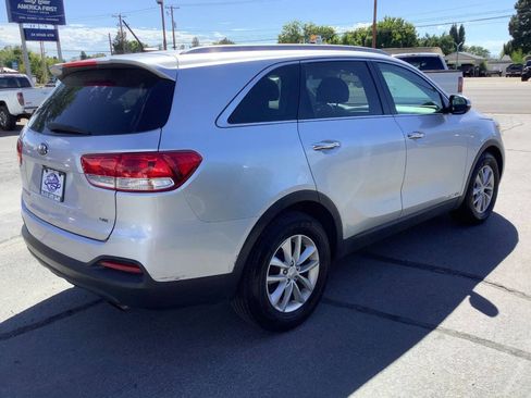 Used 2018 Kia Sorento LX AWD/4WD image 9