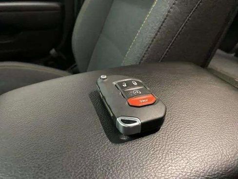 Used 2024 Jeep Wrangler Unlimited image 13