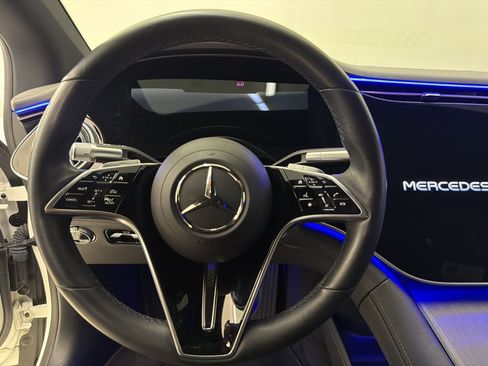 Used 2022 Mercedes-Benz EQS 580 4MATIC Sedan image 11