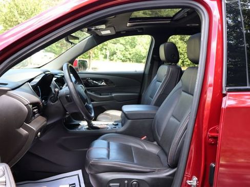 Used 2022 Chevrolet Traverse RS AWD/4WD image 19