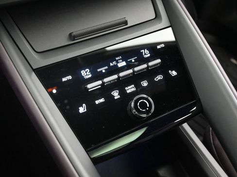 Certified 2025 Porsche Macan 4 Electric image 21