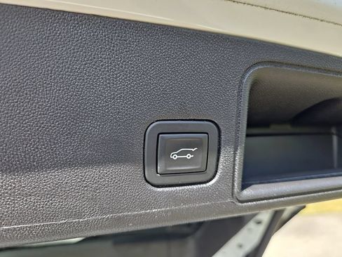 Used 2024 GMC Terrain SLT AWD/4WD image 33