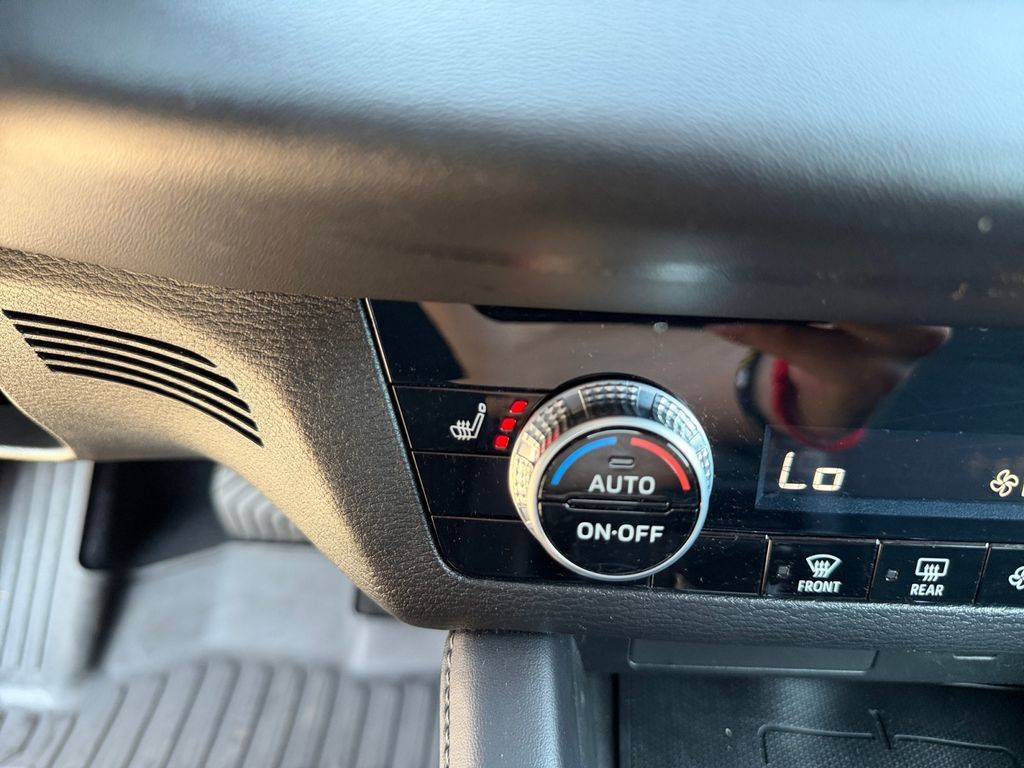 Used 2024 Mitsubishi Outlander SE AWD/4WD image 30