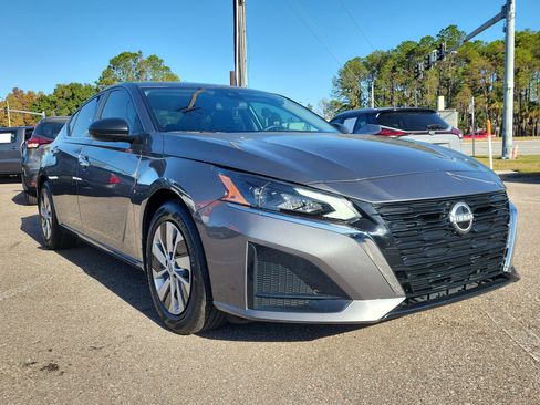 Certified 2025 Nissan Altima 2.5 S image 2