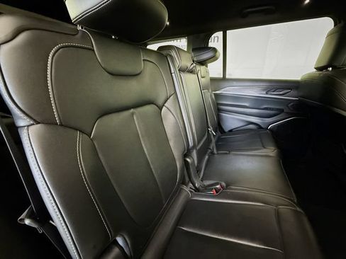 Used 2025 Jeep Grand Cherokee L Limited w/ Black Appearance Package AWD/4WD image 28