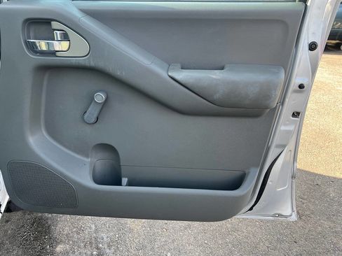 Used 2005 Nissan Frontier SE image 13