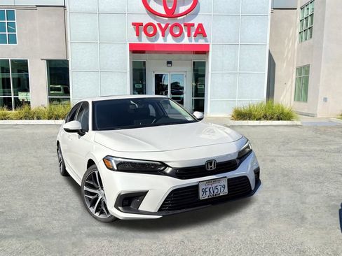 Used 2023 Honda Civic Touring image 3