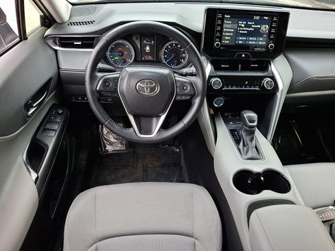 Used 2022 Toyota Venza LE image 12