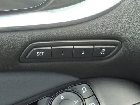 Used 2020 Buick Enclave Premium w/ Sun and Sites Package AWD/4WD image 16