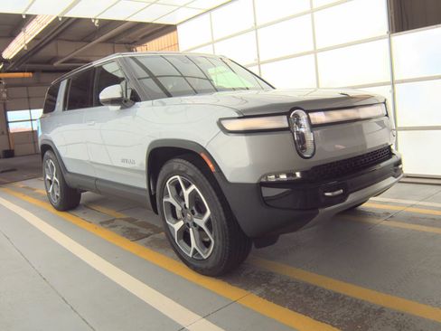 Used 2024 Rivian R1S Adventure AWD/4WD image 6