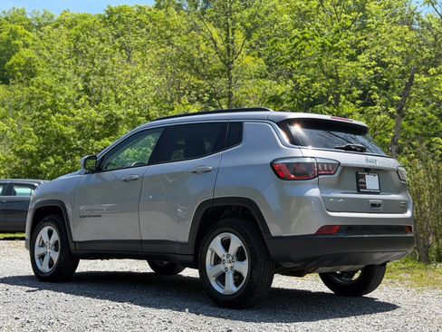 Used 2019 Jeep Compass Latitude w/ Popular Equipment Group AWD/4WD image 4