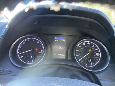 Used 2021 Toyota Camry SE FWD image 6