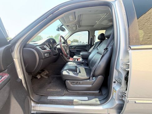 Used 2012 Cadillac Escalade Luxury AWD/4WD image 10