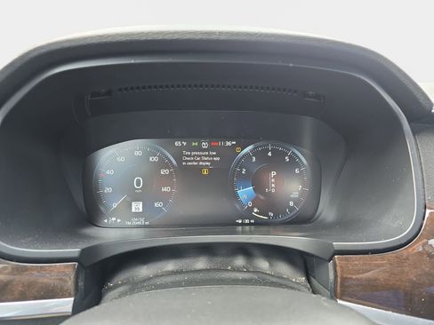 Used 2017 Volvo S90 T6 Momentum w/ Vision Package image 13