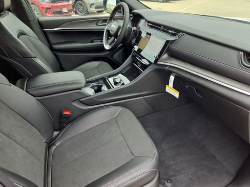 New 2026 Jeep Grand Cherokee Altitude RWD image 21