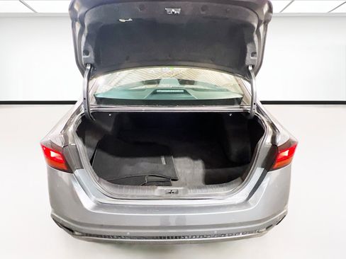 Used 2025 Nissan Altima 2.5 SV FWD image 17