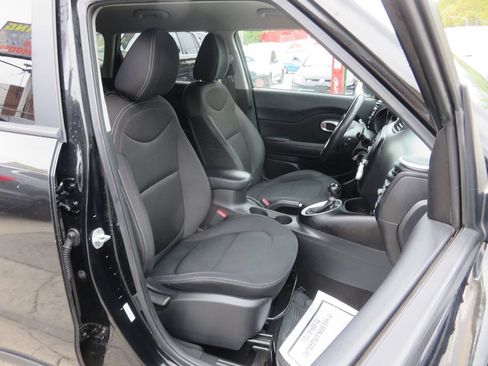 Used 2015 Kia Soul FWD image 10