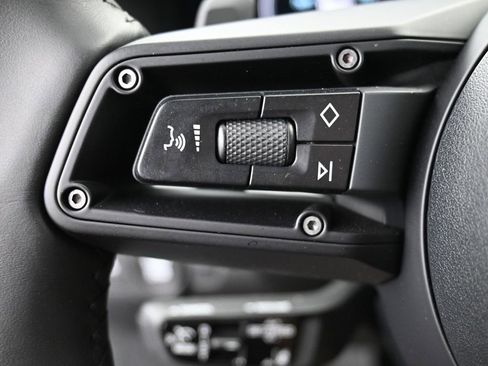 Used 2025 Porsche 911 Carrera image 10