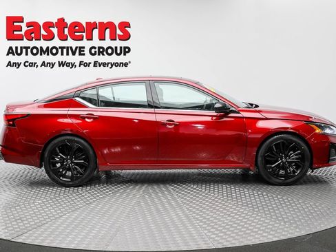 Used 2023 Nissan Altima 2.5 SR w/ SR Premium Package FWD image 4