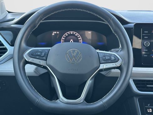 Certified 2025 Volkswagen Taos SE AWD/4WD image 22
