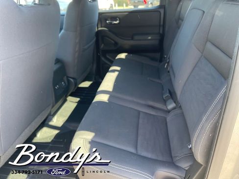 Used 2023 Nissan Frontier SV w/ SV Convenience Package image 11