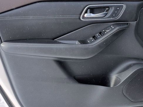 Used 2021 Nissan Rogue Platinum image 14