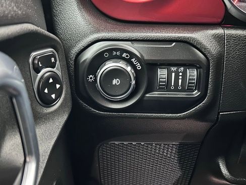 Certified 2021 Jeep Wrangler Unlimited Rubicon w/ Xtreme Recon 35" Tire Package image 34