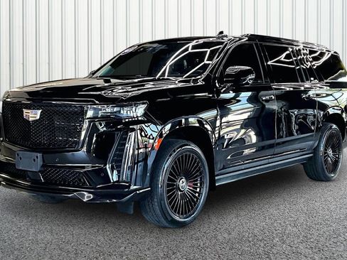 Used 2023 Cadillac Escalade ESV V AWD/4WD image 3