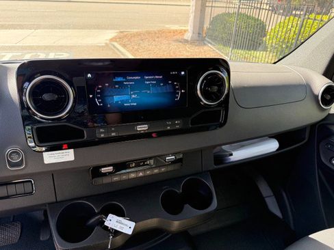 Used 2022 Mercedes-Benz Sprinter 3500 image 17
