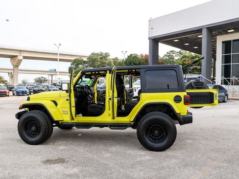 Used 2022 Jeep Wrangler Unlimited Sahara w/ LED Lighting Group AWD/4WD image 12