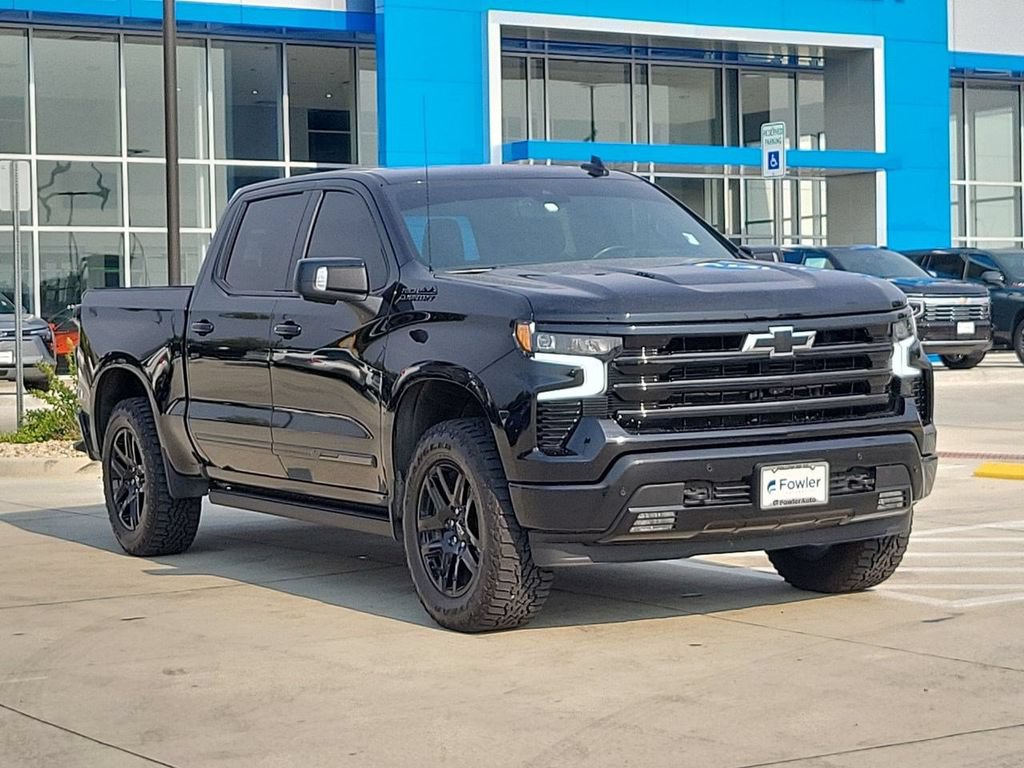 Used 2024 Chevrolet Silverado 1500 High Country w/ Midnight Edition AWD/4WD image 2