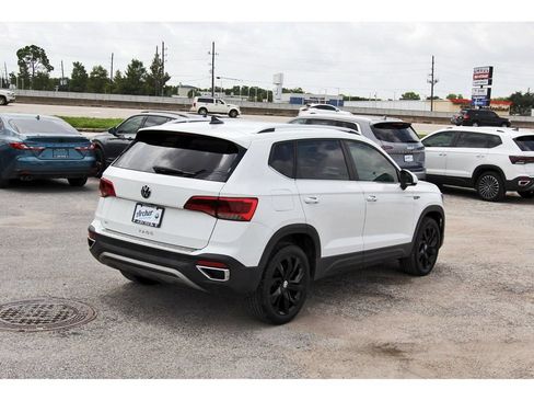 Used 2023 Volkswagen Taos SE FWD image 7