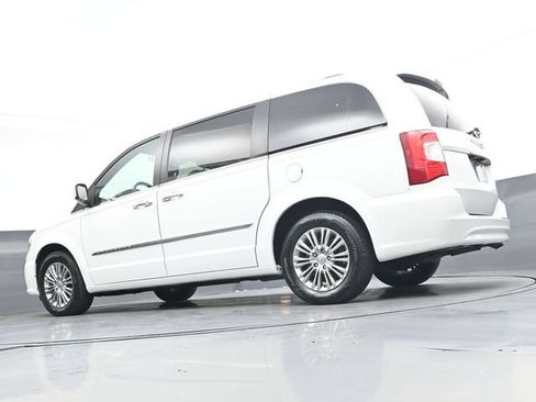 Used 2015 Chrysler Town & Country Touring-L w/ Driver Convenience Group FWD image 42