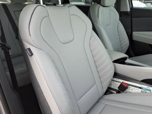 Certified 2025 Hyundai Elantra Limited image 12