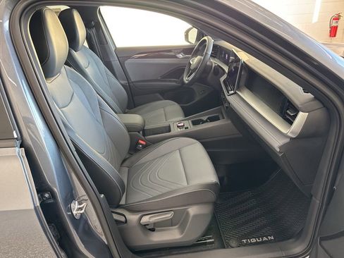 New 2026 Volkswagen Tiguan SE R-Line image 27